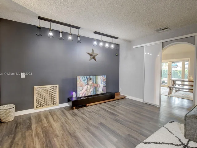 1645 SW 97th Ave, Miami FL 33165