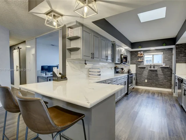 1645 SW 97th Ave, Miami FL 33165