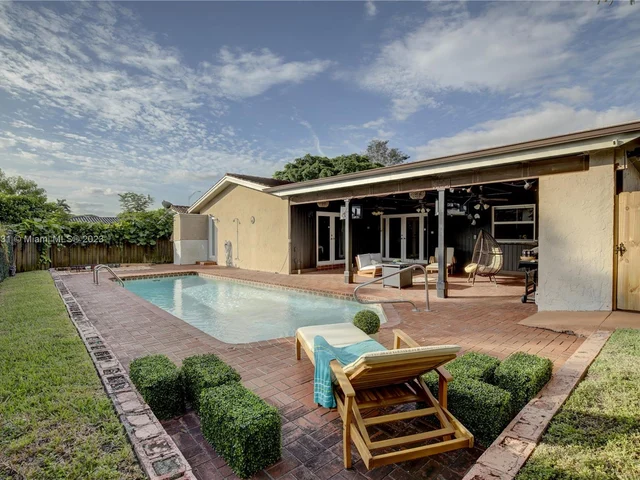 1645 SW 97th Ave, Miami FL 33165