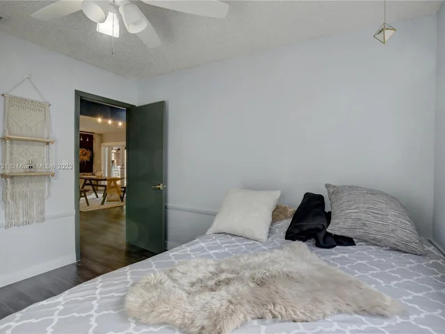 1645 SW 97th Ave, Miami FL 33165