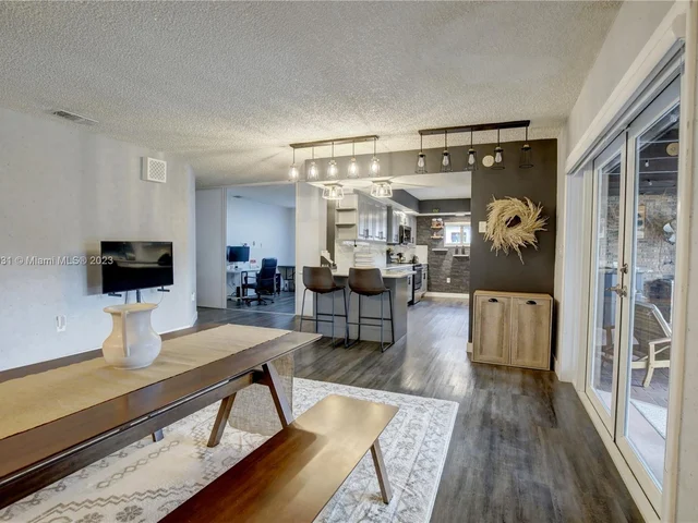 1645 SW 97th Ave, Miami FL 33165