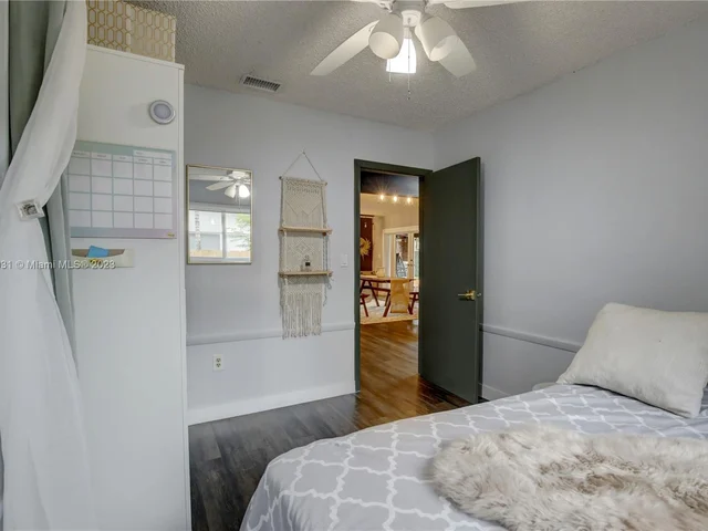 1645 SW 97th Ave, Miami FL 33165