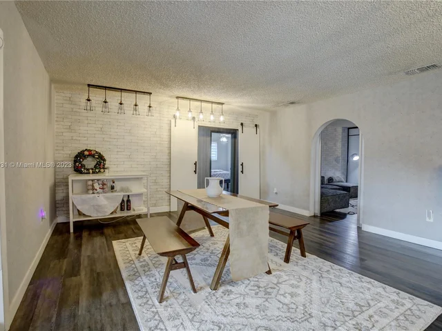 1645 SW 97th Ave, Miami FL 33165