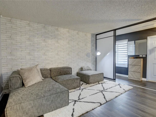 1645 SW 97th Ave, Miami FL 33165