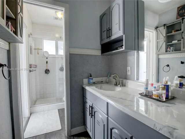 1645 SW 97th Ave, Miami FL 33165