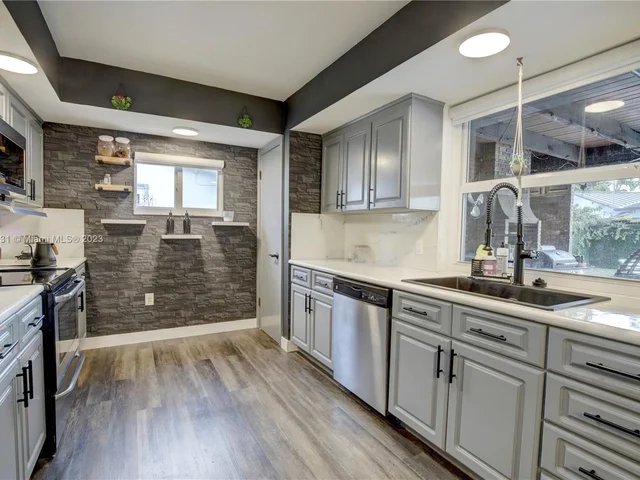 1645 SW 97th Ave, Miami FL 33165