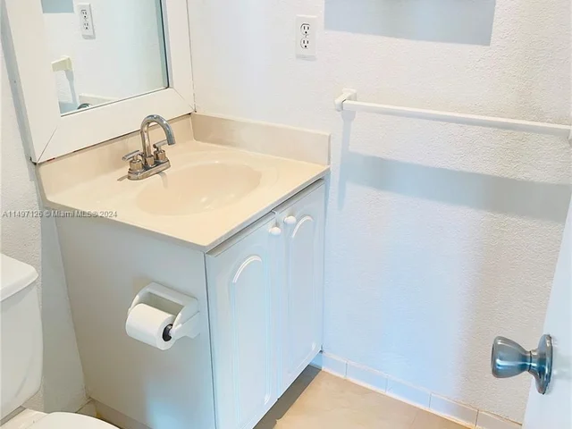 4001 S Ocean Dr # 8H, Hollywood FL 33019