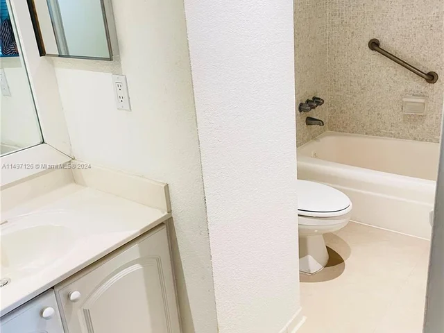 4001 S Ocean Dr # 8H, Hollywood FL 33019