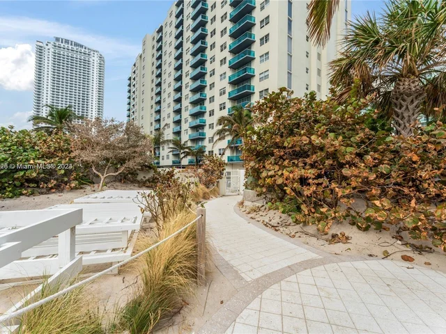 4001 S Ocean Dr # 8H, Hollywood FL 33019