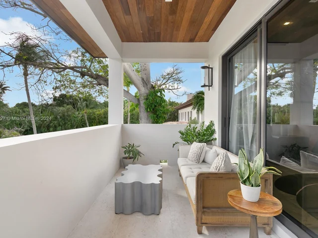 7310 SW 104th St, Pinecrest FL 33156