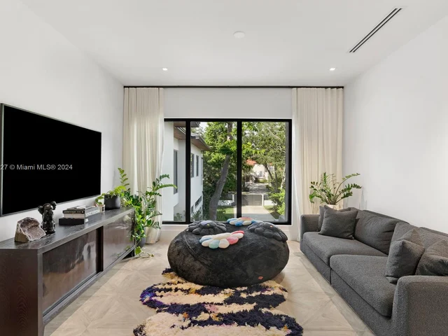 7310 SW 104th St, Pinecrest FL 33156