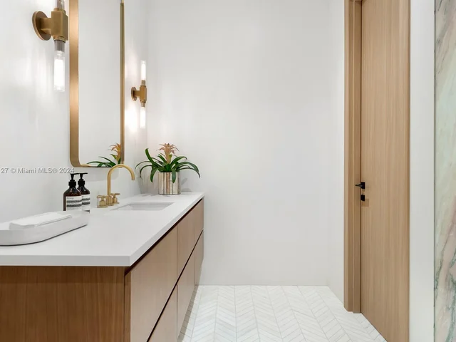 7310 SW 104th St, Pinecrest FL 33156