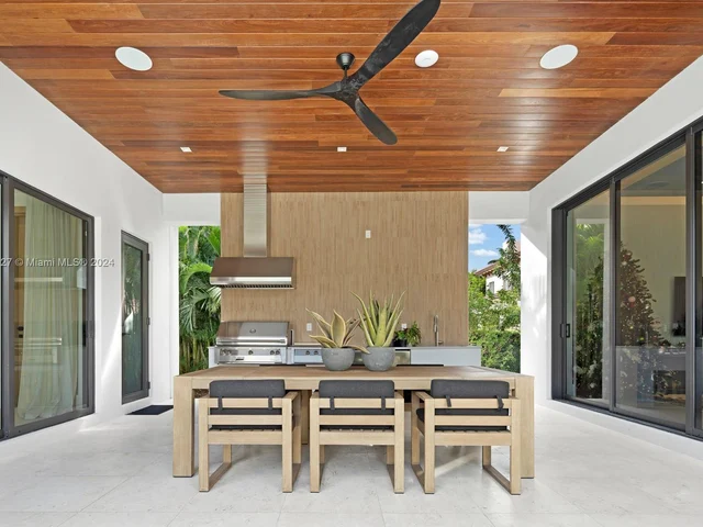 7310 SW 104th St, Pinecrest FL 33156