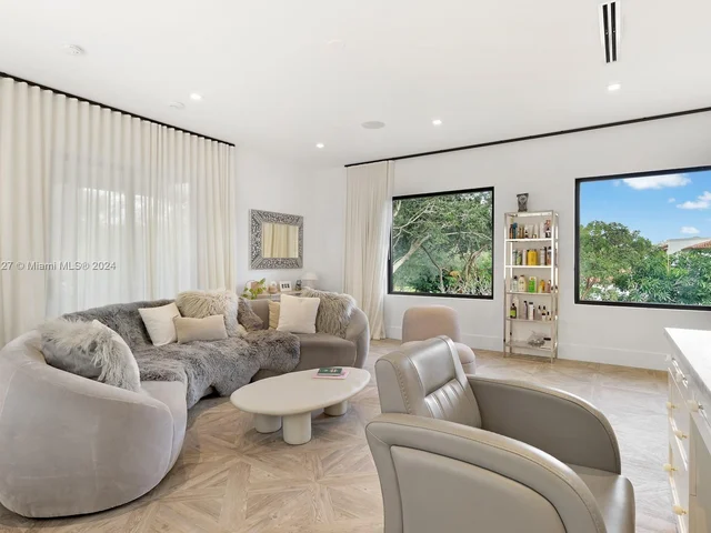 7310 SW 104th St, Pinecrest FL 33156