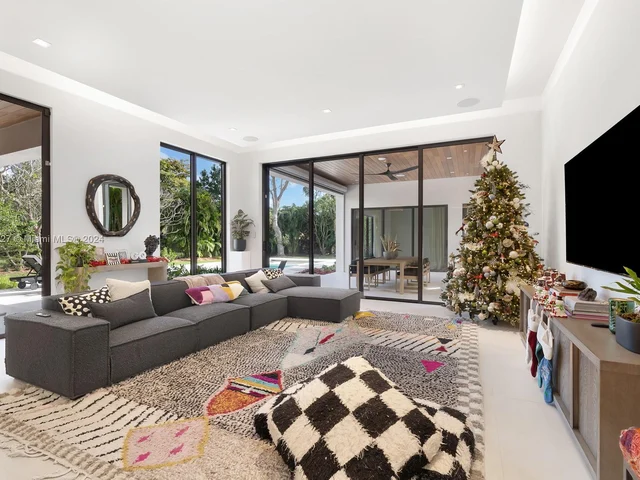 7310 SW 104th St, Pinecrest FL 33156