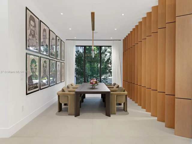 7310 SW 104th St, Pinecrest FL 33156