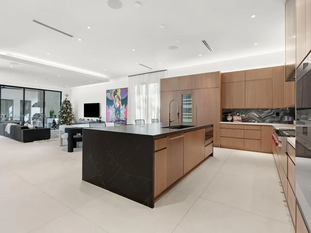 7310 SW 104th St, Pinecrest FL 33156