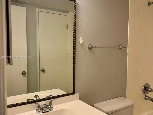 9945 Nob Hill Ct # 9945, Sunrise FL 33351