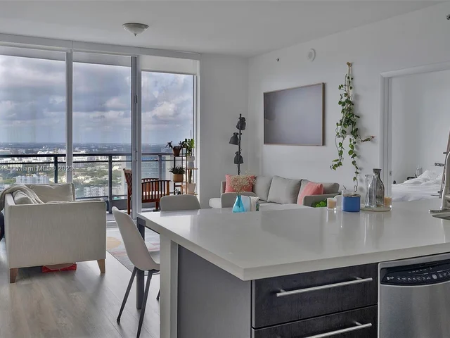 90 SW 3rd St # 4105, Miami FL 33130