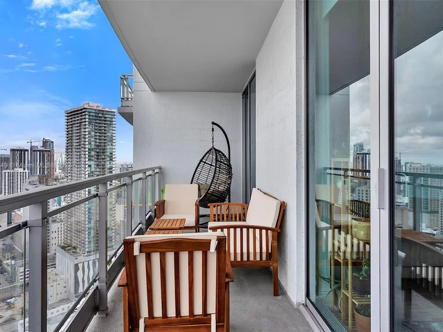 90 SW 3rd St # 4105, Miami FL 33130