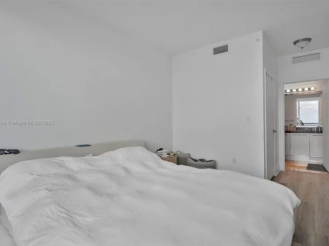 90 SW 3rd St # 4105, Miami FL 33130