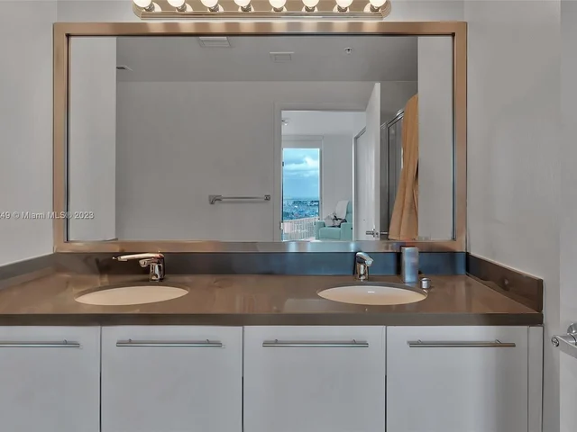 90 SW 3rd St # 4105, Miami FL 33130