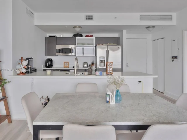 90 SW 3rd St # 4105, Miami FL 33130