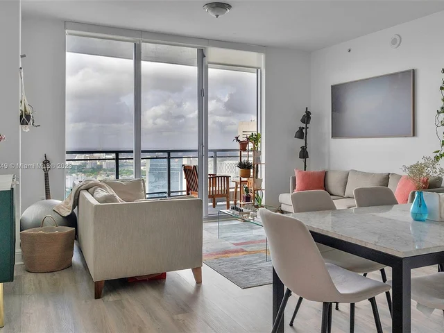 90 SW 3rd St # 4105, Miami FL 33130