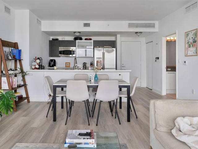 90 SW 3rd St # 4105, Miami FL 33130