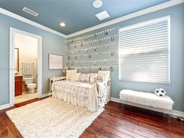 15093 SW 16th St, Davie FL 33326