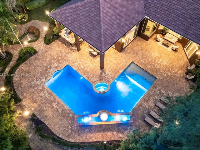 15093 SW 16th St, Davie FL 33326