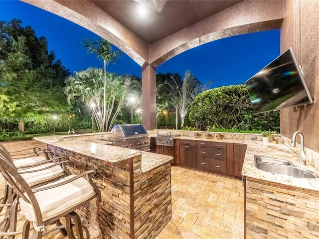 15093 SW 16th St, Davie FL 33326