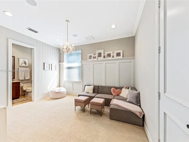 15093 SW 16th St, Davie FL 33326