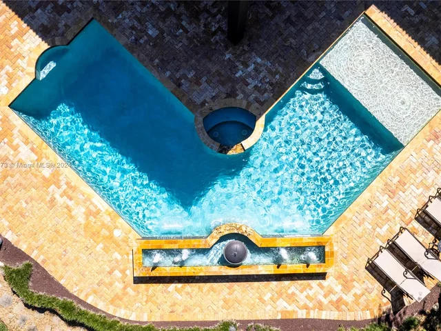 15093 SW 16th St, Davie FL 33326