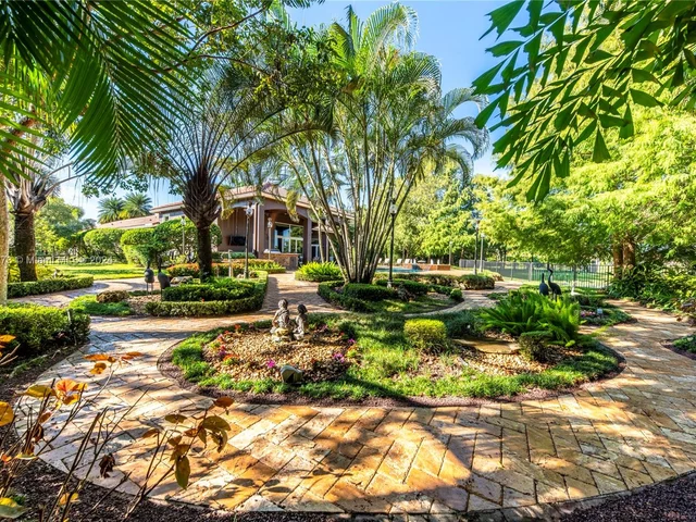 15093 SW 16th St, Davie FL 33326