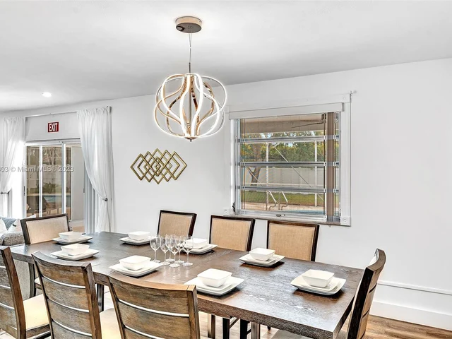 5200 Monroe St, Hollywood FL 33021