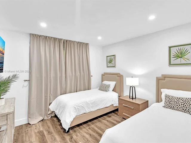 5200 Monroe St, Hollywood FL 33021