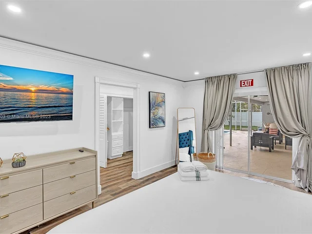 5200 Monroe St, Hollywood FL 33021