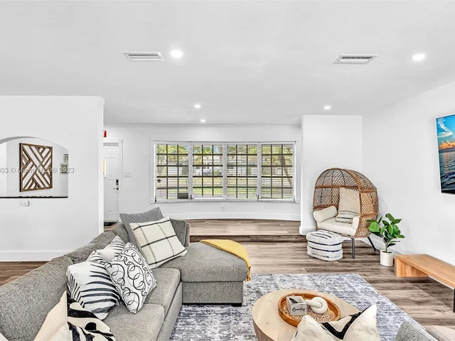 5200 Monroe St, Hollywood FL 33021