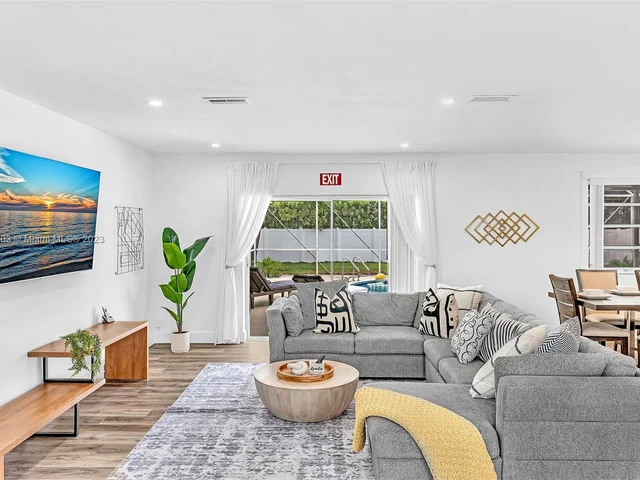 5200 Monroe St, Hollywood FL 33021