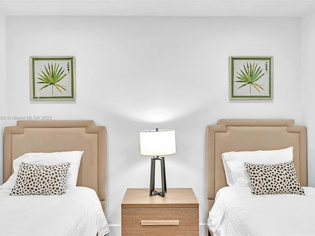 5200 Monroe St, Hollywood FL 33021