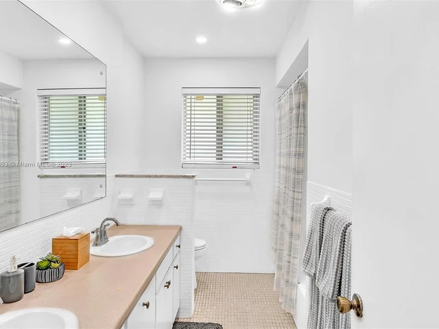 5200 Monroe St, Hollywood FL 33021