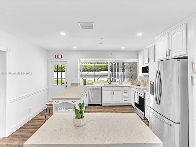 5200 Monroe St, Hollywood FL 33021