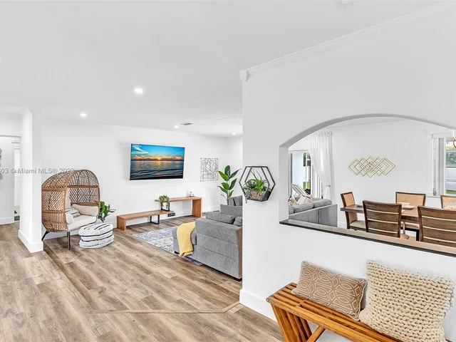 5200 Monroe St, Hollywood FL 33021