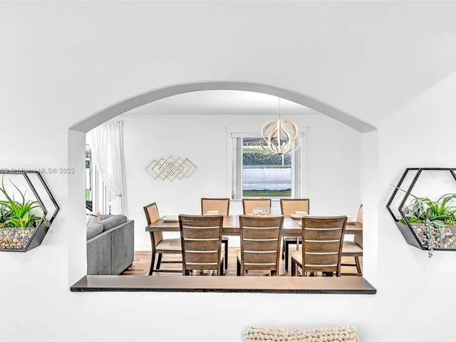 5200 Monroe St, Hollywood FL 33021