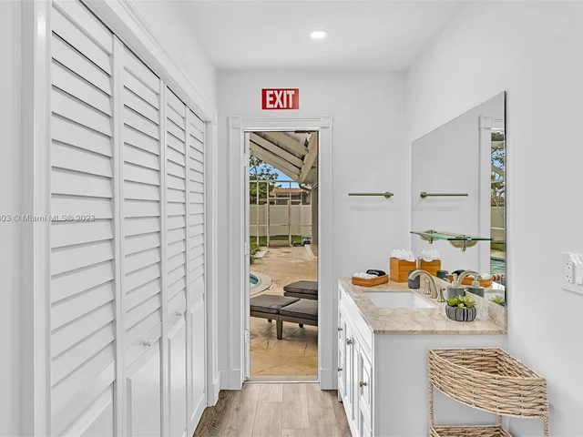 5200 Monroe St, Hollywood FL 33021