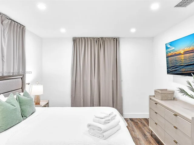 5200 Monroe St, Hollywood FL 33021