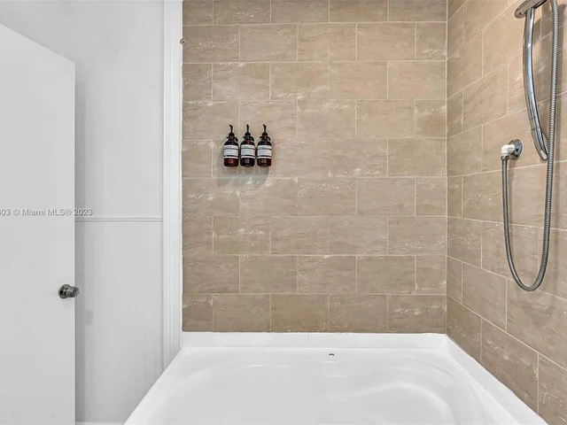 5200 Monroe St, Hollywood FL 33021