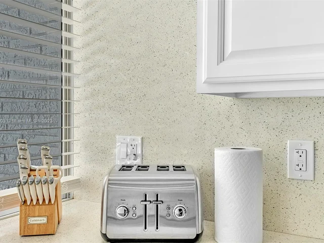 5200 Monroe St, Hollywood FL 33021