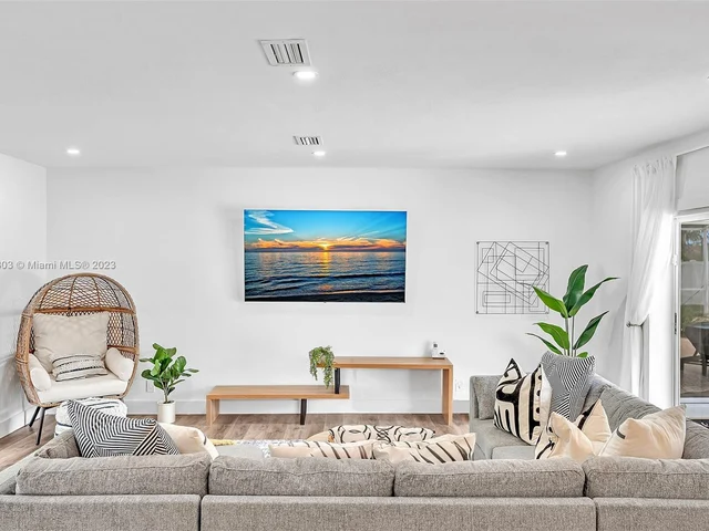 5200 Monroe St, Hollywood FL 33021